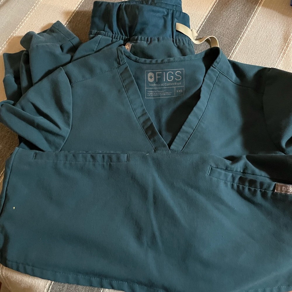 Limited edition Caribbean blue figs scrubs